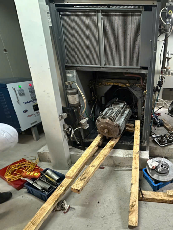 Quá trình tháo dỡ đại tu đầu nén máy nén khí trục vít tận nơi tại quận Hoàn Kiếm.