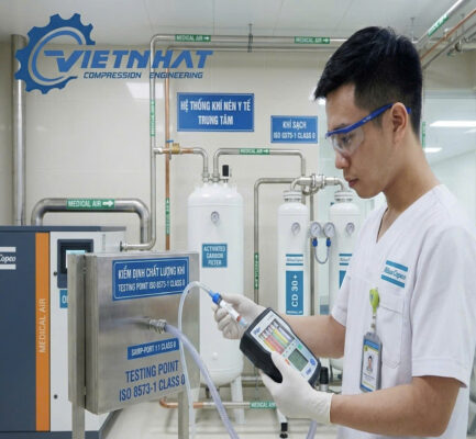 Kiểm định chất lượng khí nén đầu ra đạt chuẩn ISO 8573-1 Class 0 cho hệ thống khí nén trục vít y tế trung tâm